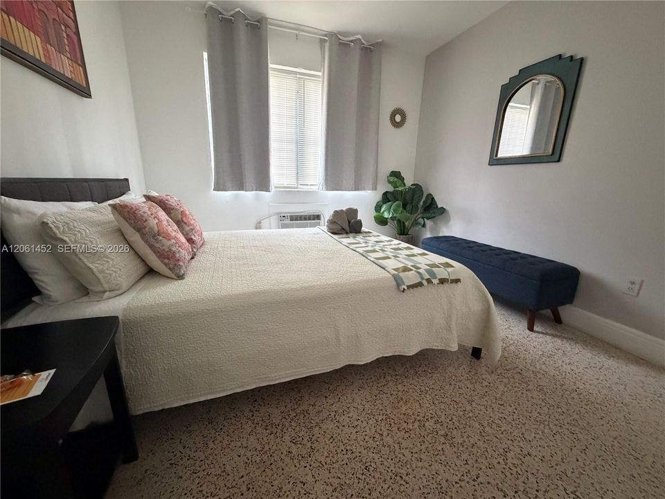 For Rent: $1,900 (1 beds, 1 baths, 4920 Square Feet)