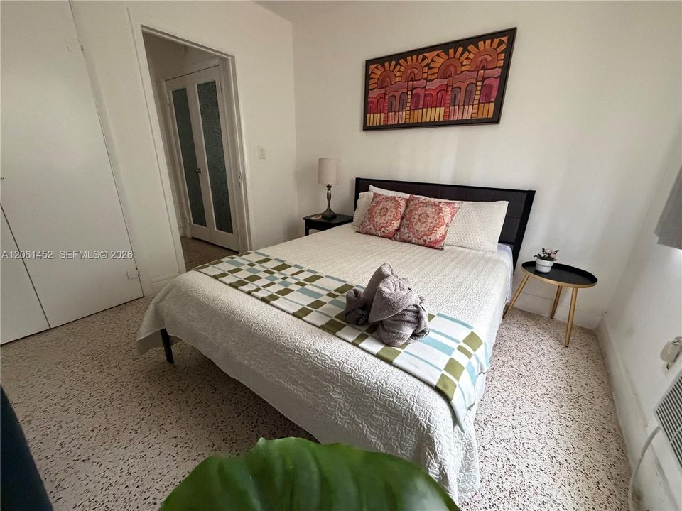 For Rent: $1,900 (1 beds, 1 baths, 4920 Square Feet)
