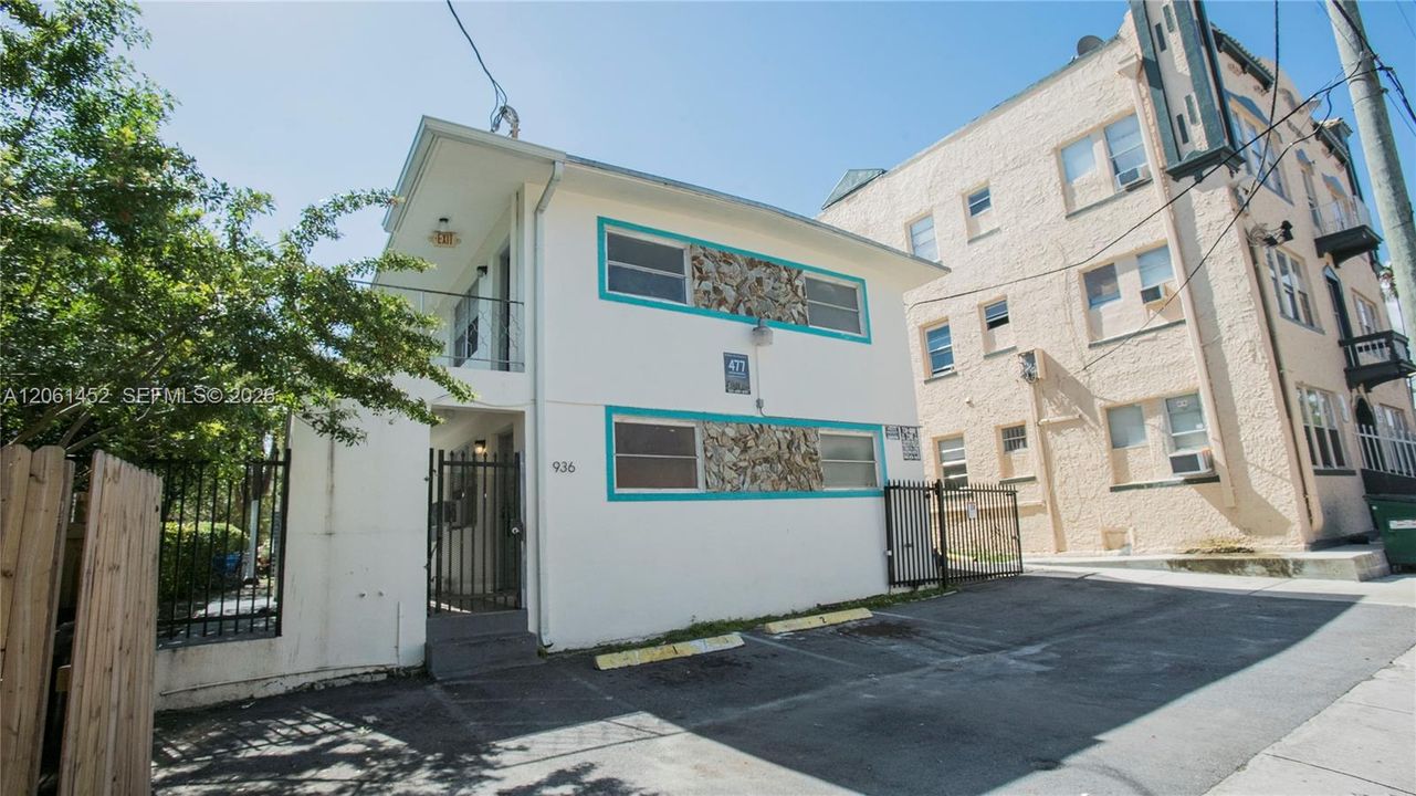 For Rent: $1,900 (1 beds, 1 baths, 4920 Square Feet)