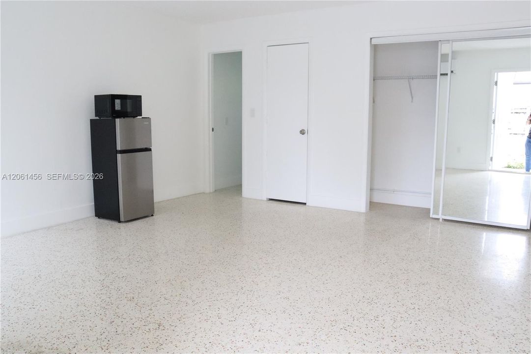 В аренду: $1,100 (1 спален, 1 ванн, 250 Квадратных фут)