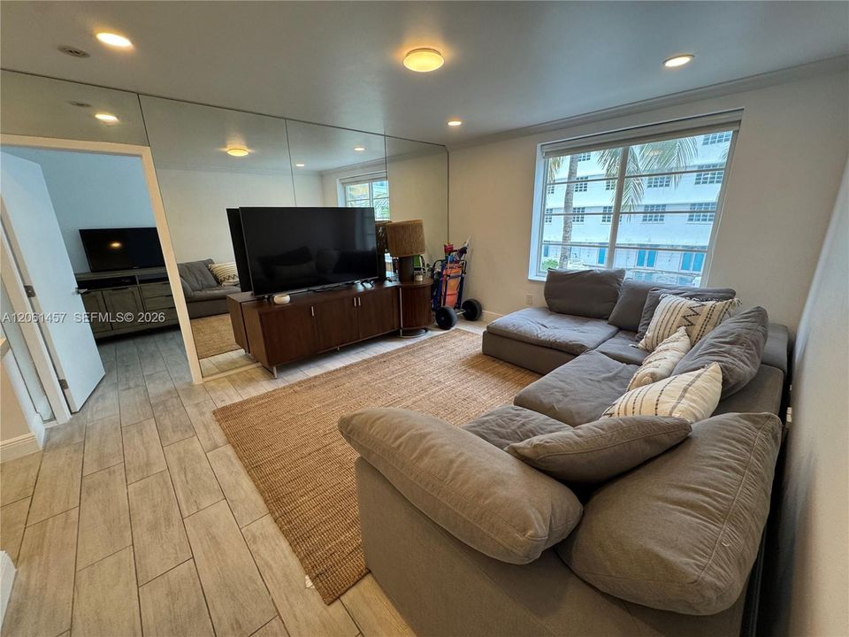 В аренду: $3,800 (2 спален, 2 ванн, 720 Квадратных фут)
