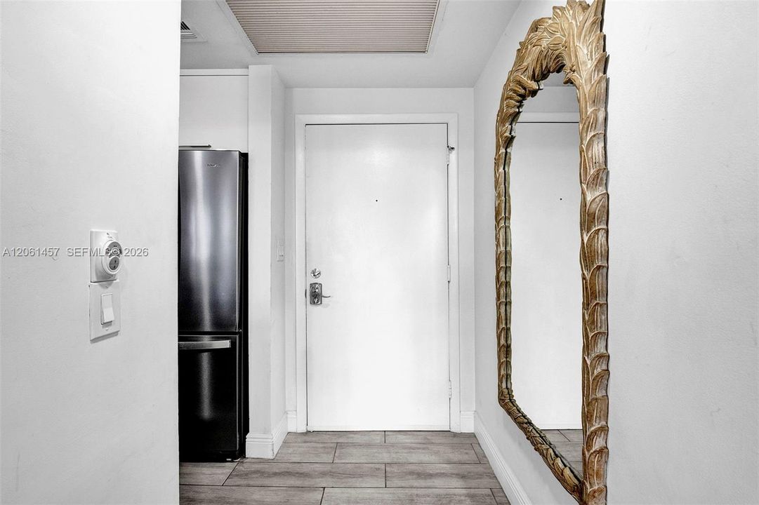 В аренду: $3,800 (2 спален, 2 ванн, 720 Квадратных фут)