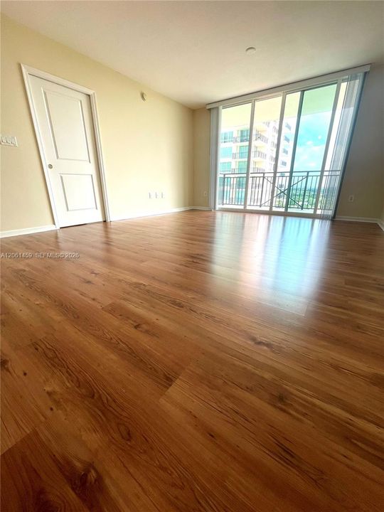 For Sale: $525,000 (2 beds, 2 baths, 1036 Square Feet)