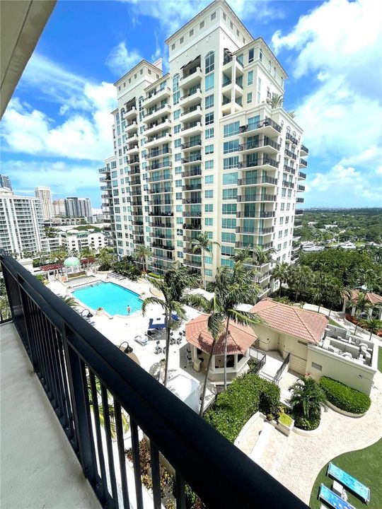 For Sale: $525,000 (2 beds, 2 baths, 1036 Square Feet)