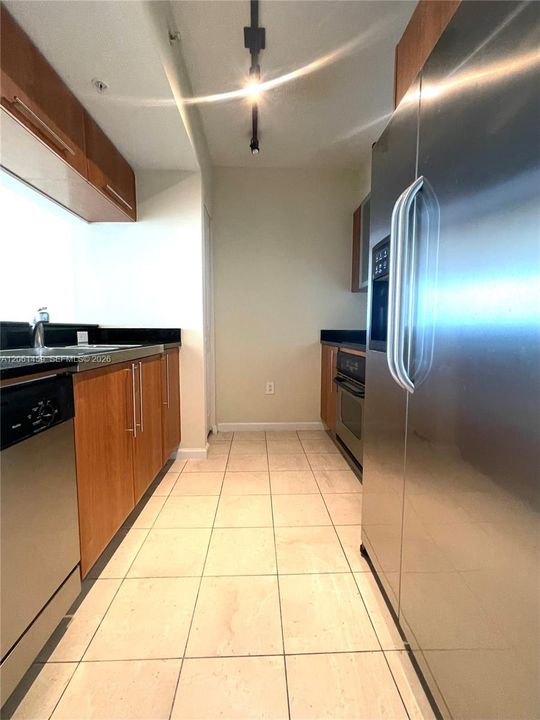 For Sale: $525,000 (2 beds, 2 baths, 1036 Square Feet)