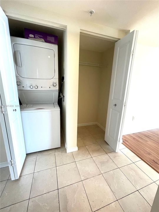 For Sale: $525,000 (2 beds, 2 baths, 1036 Square Feet)