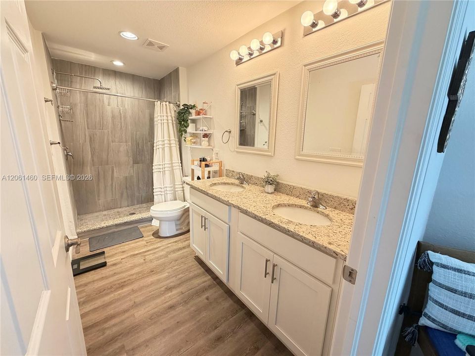 En Venta: $299,990 (3 camas, 2 baños, 1364 Pies cuadrados)
