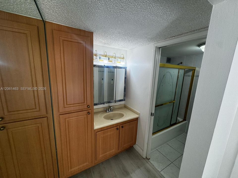 В аренду: $1,900 (1 спален, 1 ванн, 767 Квадратных фут)