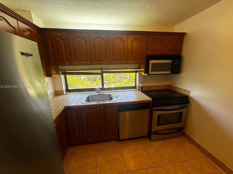 В аренду: $1,900 (1 спален, 1 ванн, 767 Квадратных фут)