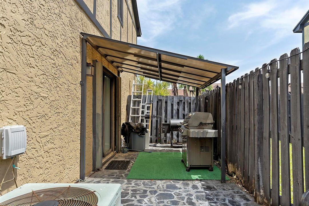 9184 NW 44 St Sunrise, Fl 33351 - - 044