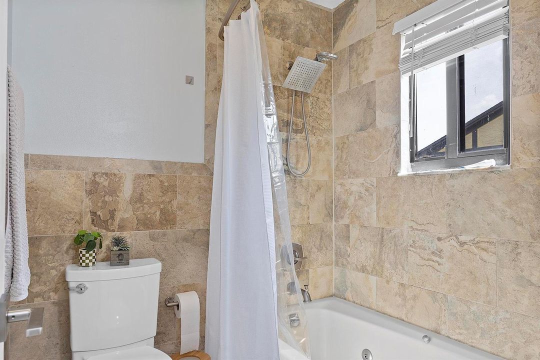 9184 NW 44 St Sunrise, Fl 33351 - - 030