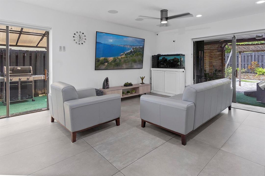 9184 NW 44 St Sunrise, Fl 33351 - - 015