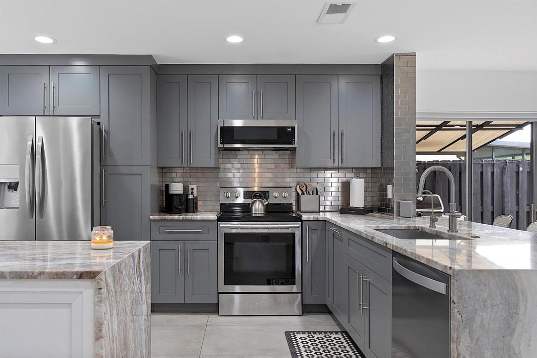 9184 NW 44 St Sunrise, Fl 33351 - - 008
