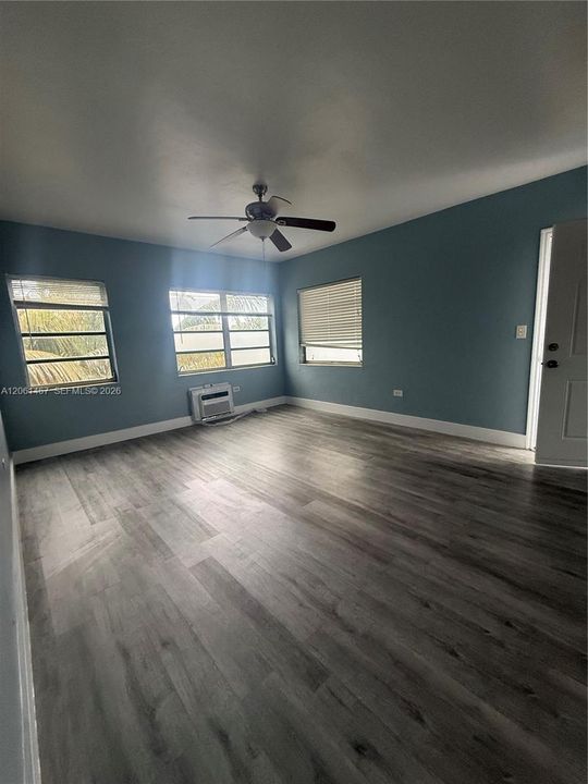 В аренду: $1,900 (1 спален, 1 ванн, 700 Квадратных фут)
