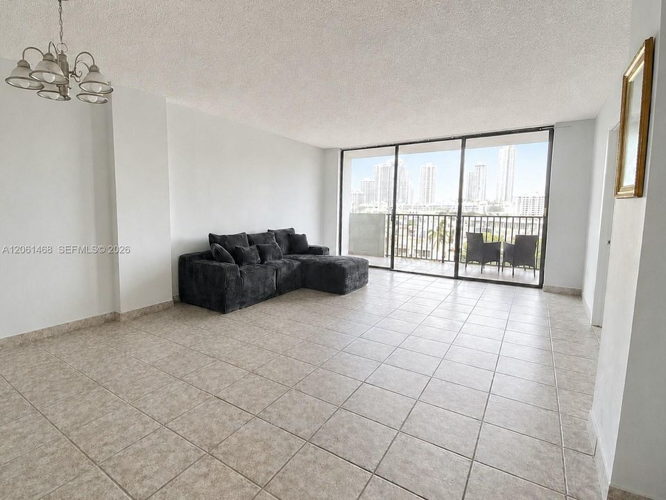 En Venta: $259,900 (2 camas, 1 baños, 1110 Pies cuadrados)