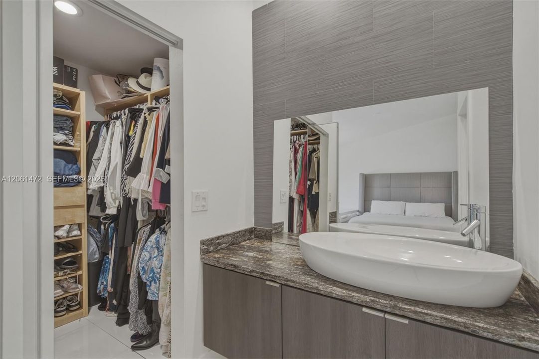 В аренду: $2,700 (2 спален, 2 ванн, 1570 Квадратных фут)