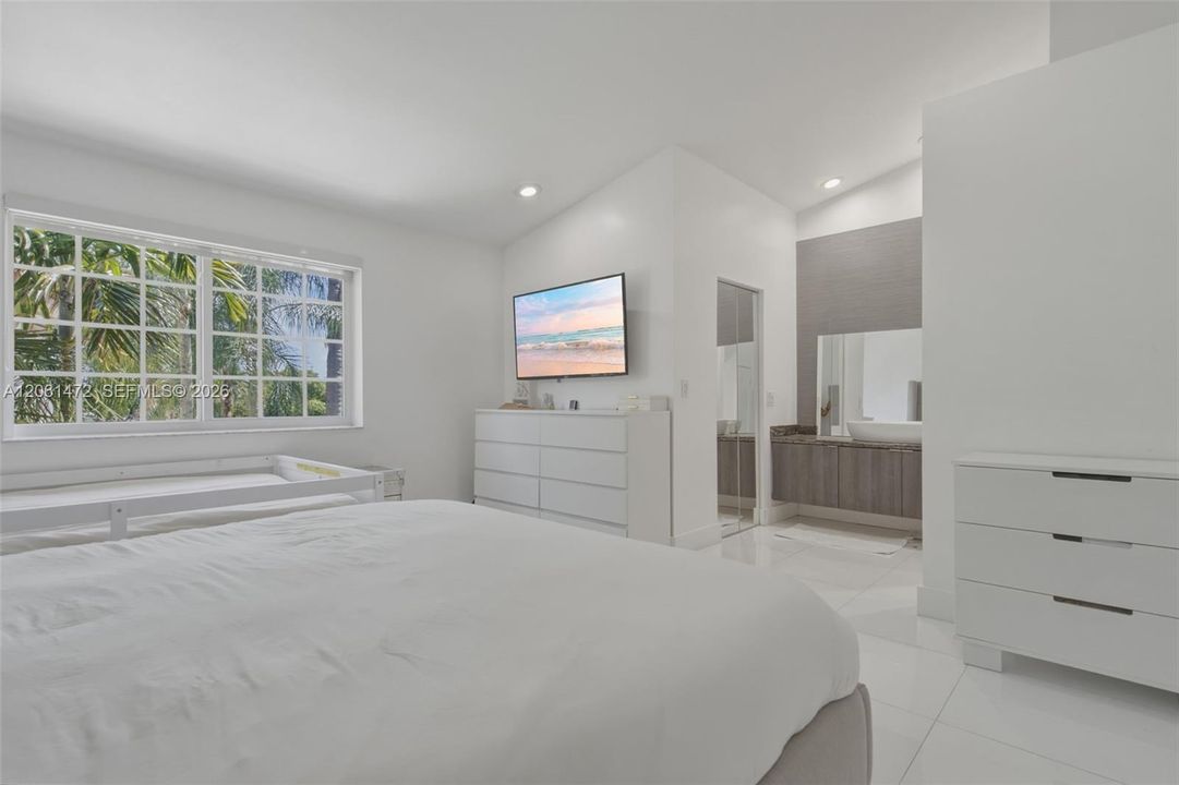 В аренду: $2,700 (2 спален, 2 ванн, 1570 Квадратных фут)