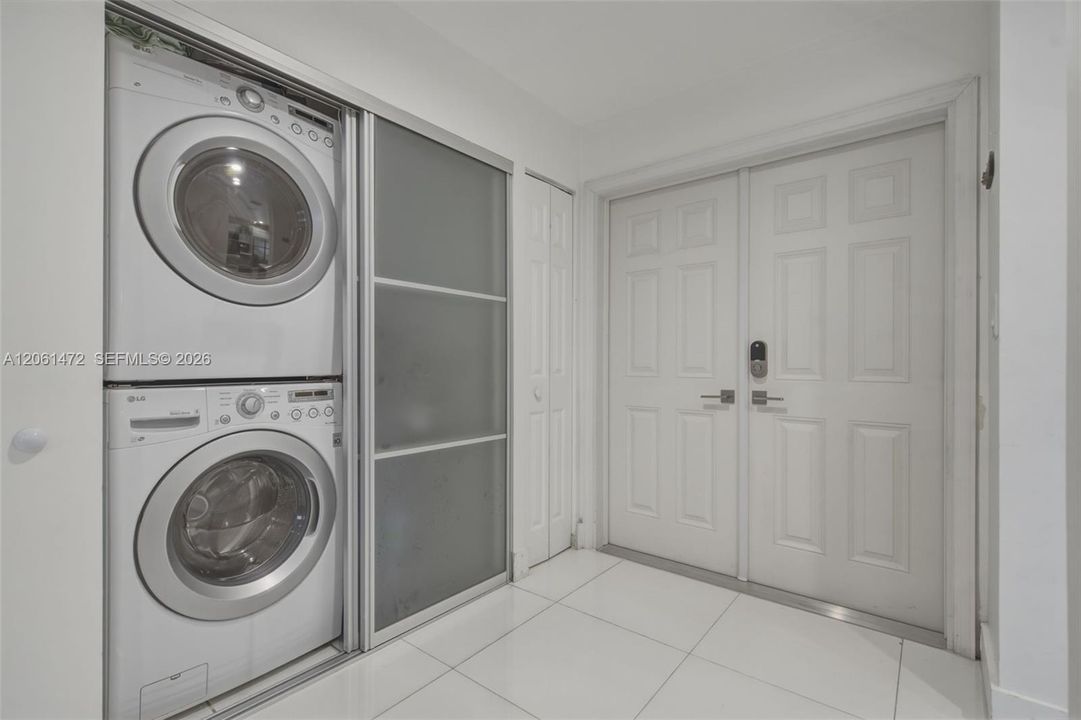 В аренду: $2,700 (2 спален, 2 ванн, 1570 Квадратных фут)