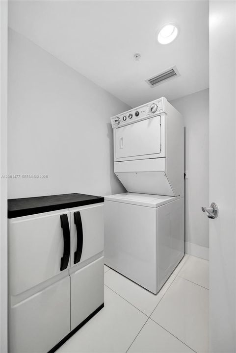В аренду: $9,000 (3 спален, 3 ванн, 2509 Квадратных фут)