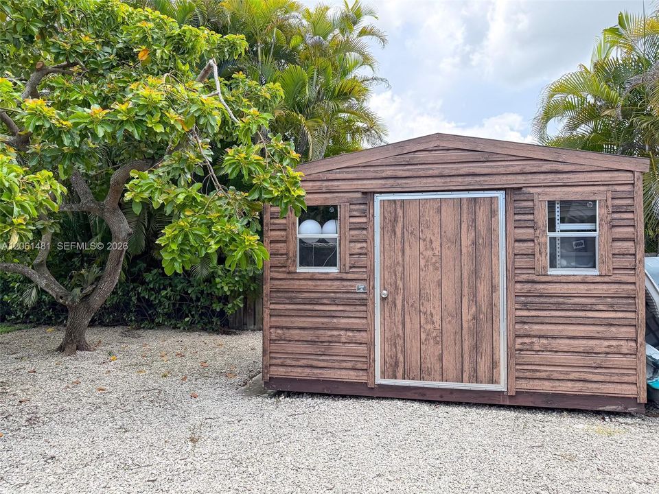 For Sale: $1,375,000 (4 beds, 3 baths, 2220 Square Feet)