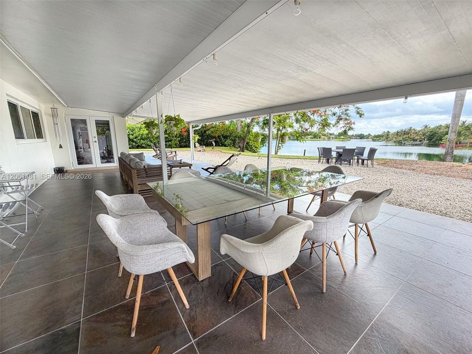 For Sale: $1,375,000 (4 beds, 3 baths, 2220 Square Feet)