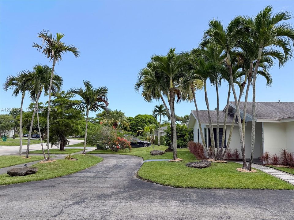 For Sale: $1,375,000 (4 beds, 3 baths, 2220 Square Feet)