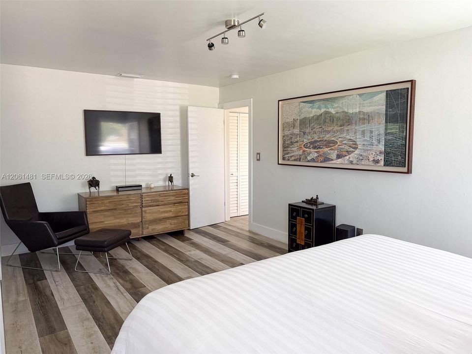 For Sale: $1,375,000 (4 beds, 3 baths, 2220 Square Feet)