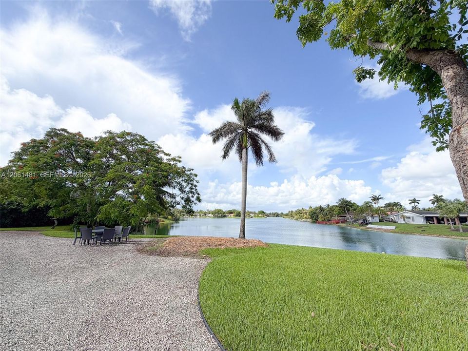 For Sale: $1,375,000 (4 beds, 3 baths, 2220 Square Feet)