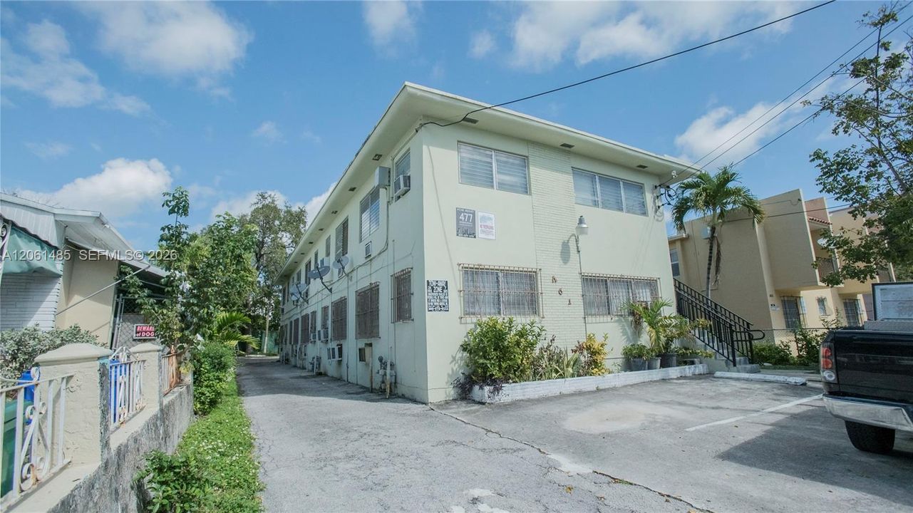 В аренду: $1,900 (1 спален, 1 ванн, 4920 Квадратных фут)