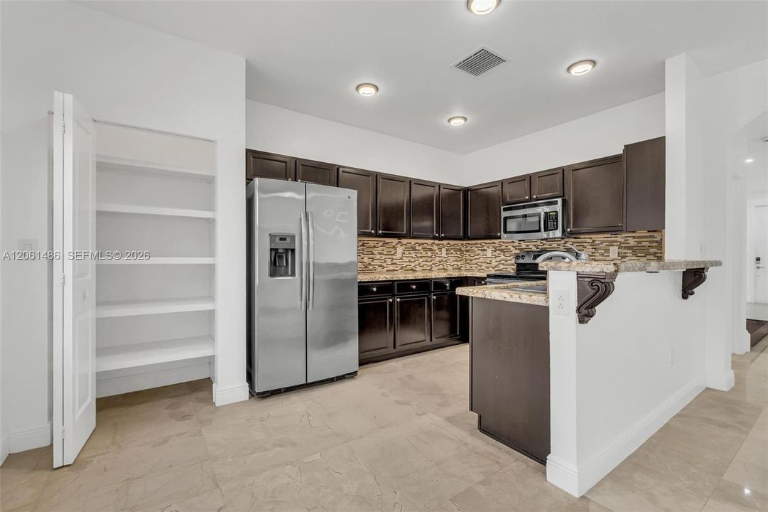 For Sale: $570,000 (4 beds, 2 baths, 1862 Square Feet)