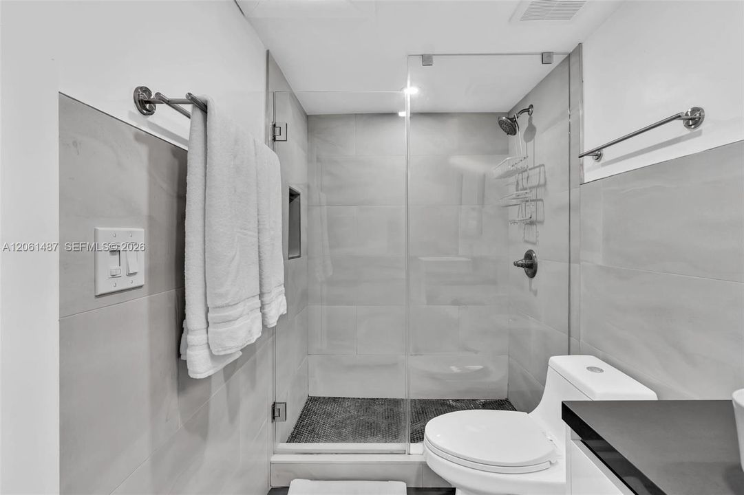 В аренду: $4,000 (0 спален, 1 ванн, 660 Квадратных фут)