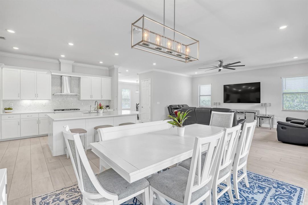 Dining & Kitchen