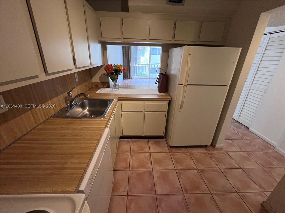 На продажу: $350,000 (1 спален, 2 ванн, 752 Квадратных фут)