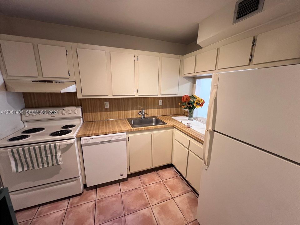 На продажу: $350,000 (1 спален, 2 ванн, 752 Квадратных фут)