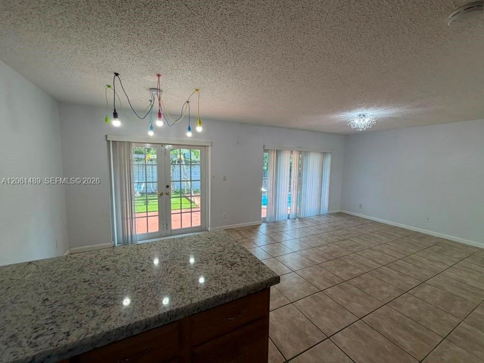 В аренду: $3,600 (3 спален, 2 ванн, 1410 Квадратных фут)