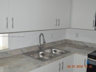 For Sale: $215,000 (1 beds, 1 baths, 725 Square Feet)