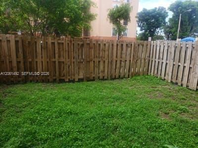 For Sale: $215,000 (1 beds, 1 baths, 725 Square Feet)