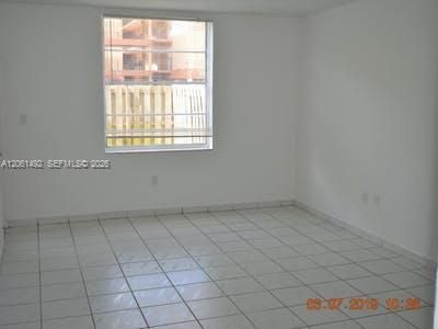 For Sale: $215,000 (1 beds, 1 baths, 725 Square Feet)