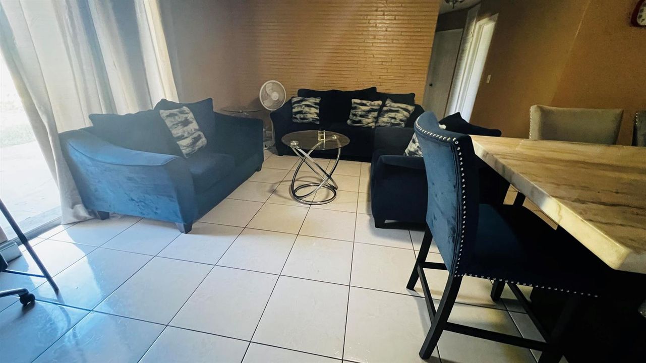 LVING ROOM