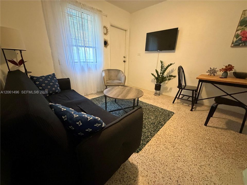 В аренду: $1,900 (1 спален, 1 ванн, 4920 Квадратных фут)