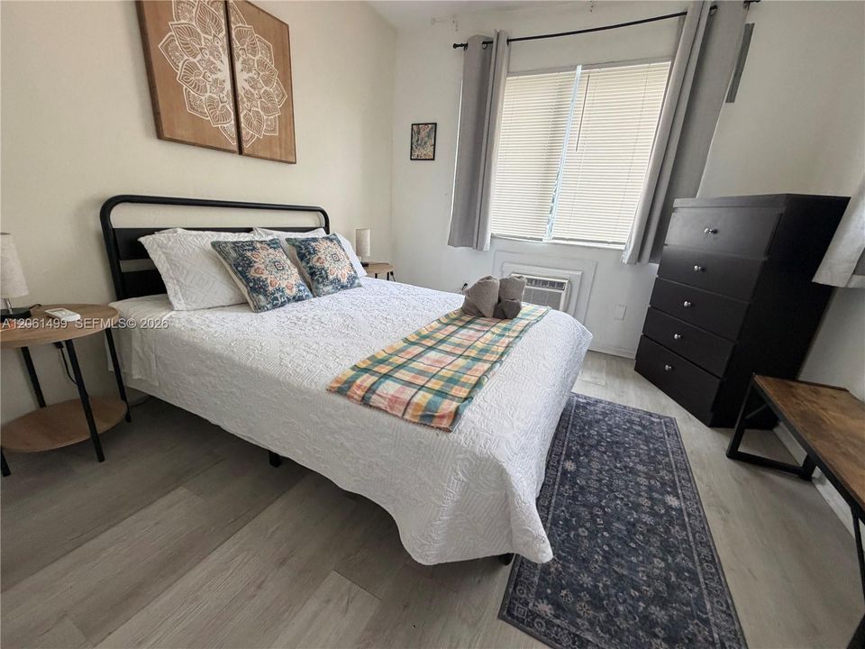 For Rent: $1,900 (1 beds, 1 baths, 4920 Square Feet)