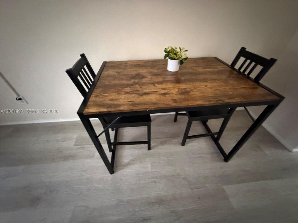 For Rent: $1,900 (1 beds, 1 baths, 4920 Square Feet)