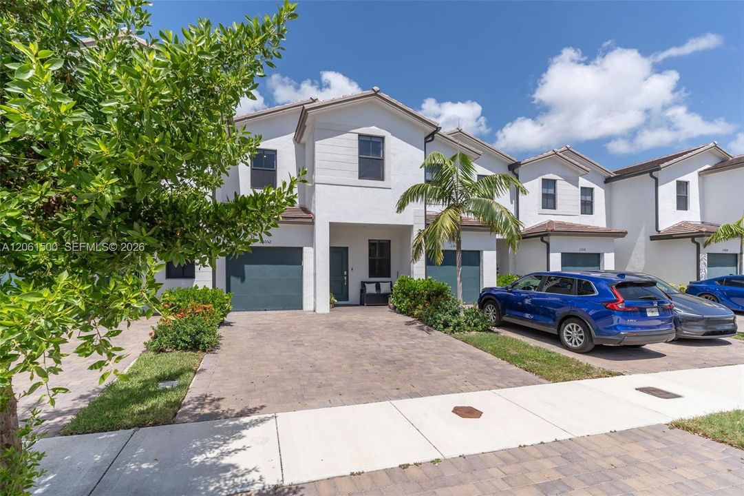 For Sale: $560,000 (3 beds, 2 baths, 1827 Square Feet)