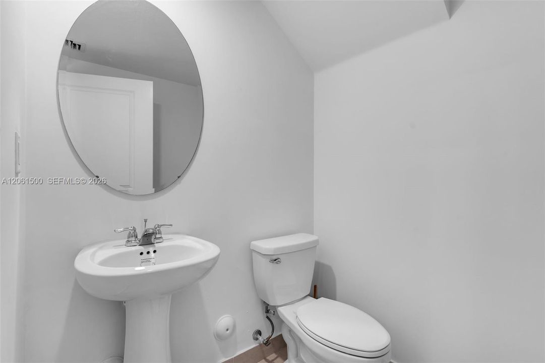 For Sale: $560,000 (3 beds, 2 baths, 1827 Square Feet)