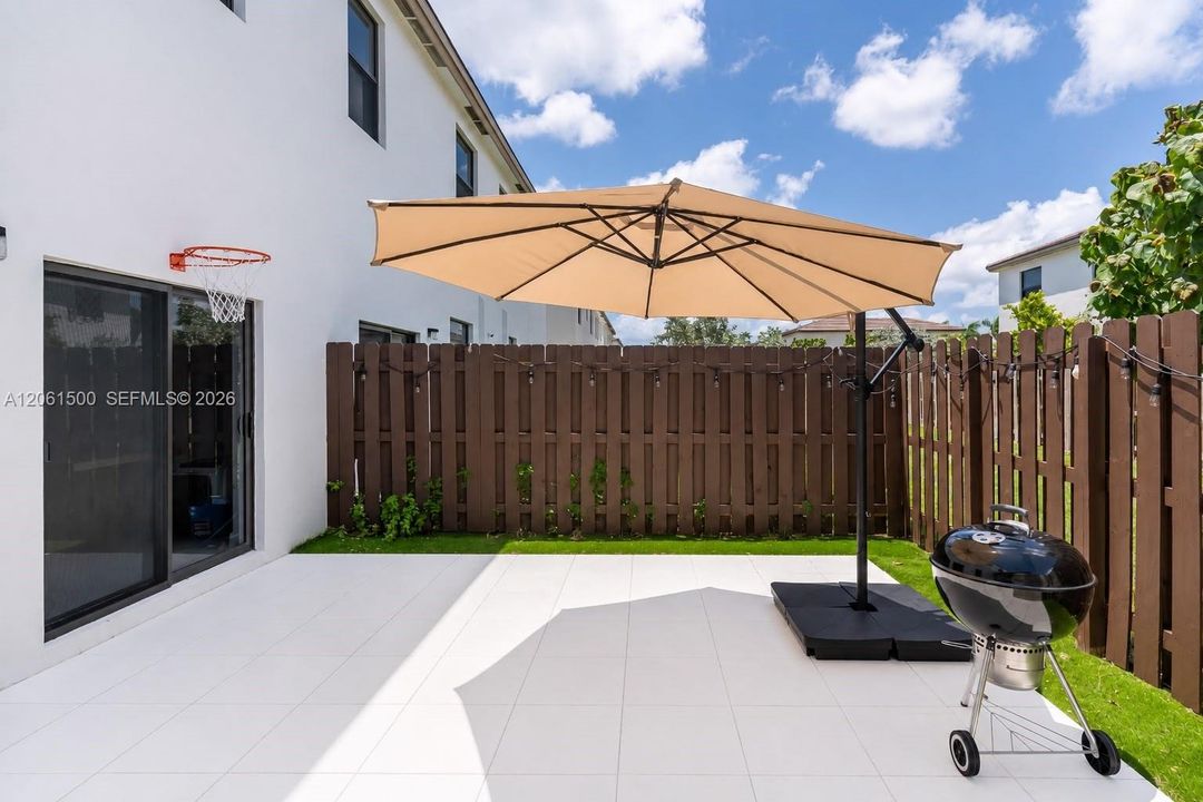 For Sale: $560,000 (3 beds, 2 baths, 1827 Square Feet)