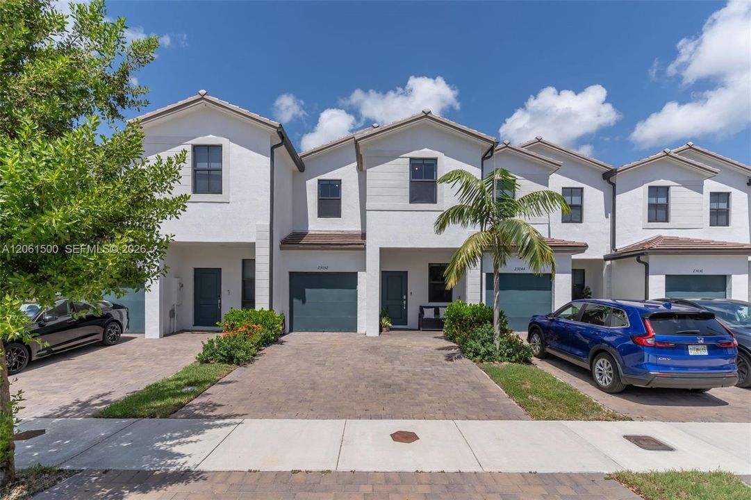 For Sale: $560,000 (3 beds, 2 baths, 1827 Square Feet)