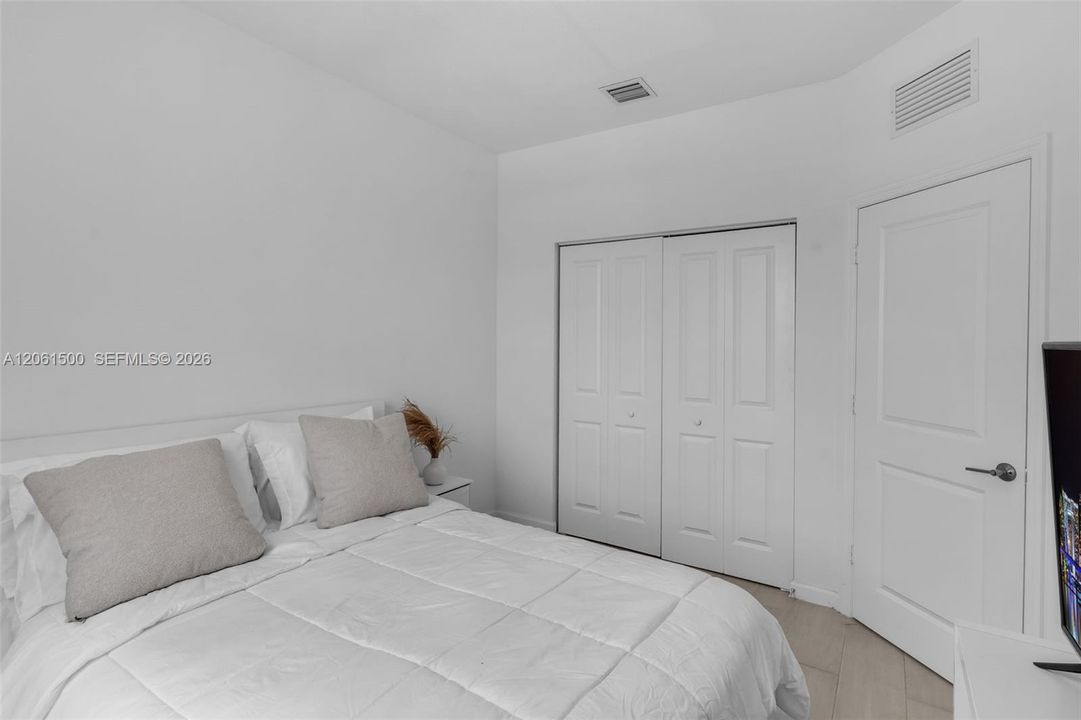 For Sale: $560,000 (3 beds, 2 baths, 1827 Square Feet)