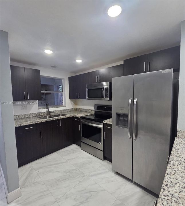 В аренду: $3,000 (3 спален, 2 ванн, 1304 Квадратных фут)