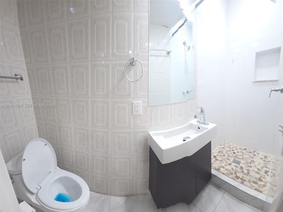 В аренду: $3,000 (3 спален, 2 ванн, 1304 Квадратных фут)