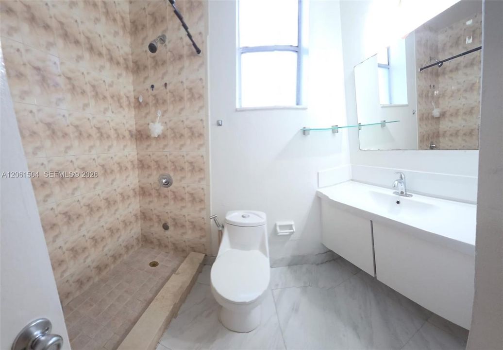 В аренду: $3,000 (3 спален, 2 ванн, 1304 Квадратных фут)